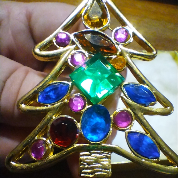 Vintage Gold Coloured Christmas Tree Brooch With Brightly Coloured Stones - Picture 6 of 8